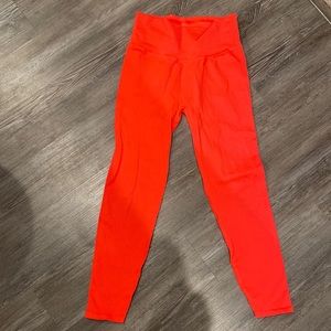 Hot coral ribbed Good American leggings! Worn once! Size 3/4.